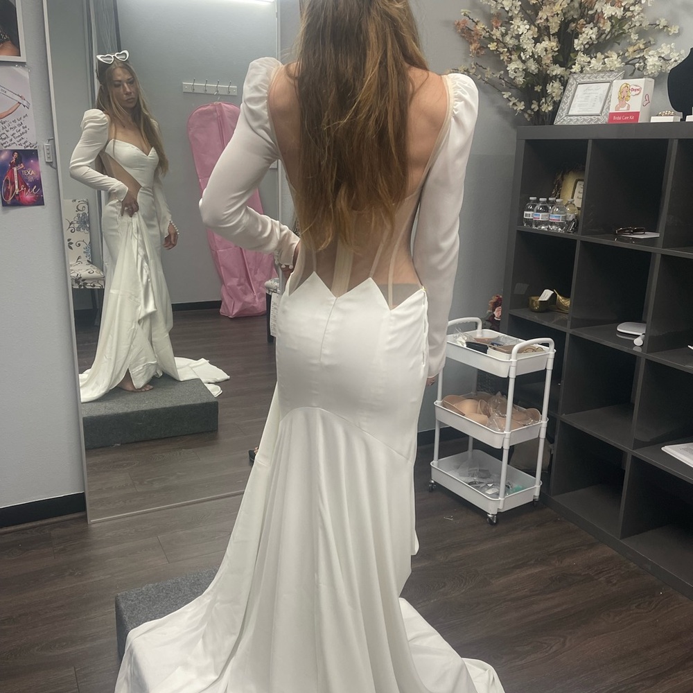 Watters Elegant White Backless Mermaid Wedding Gown New